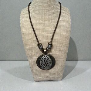 Elegant Brown and Silver Pendant Necklace